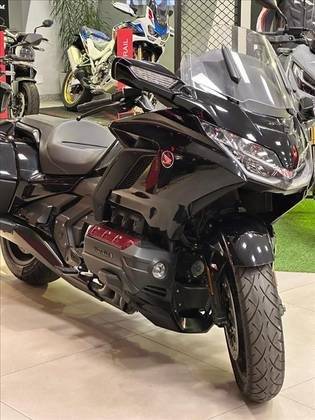 HONDA GL 1800 GOLD WING TOUR 